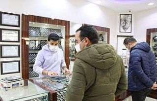 Akyüz Gümüş Mağazası’nda kısıtlama öncesi...