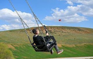 Al bayrağın gölgesinde çocuklara anlamlı hediye