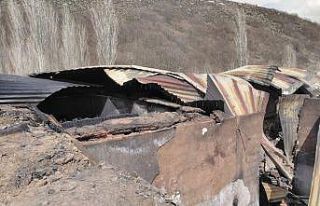 Alev alan ev kullanılamaz hale geldi