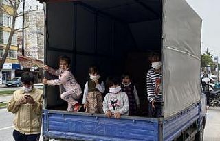 Altı çocuğu ile izinsiz ve ehliyetsiz dışarı...