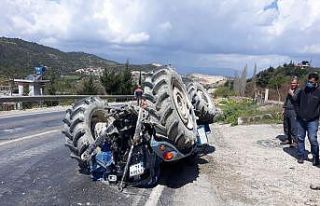 Altınözü’nde traktör devrildi: 2 yaralı