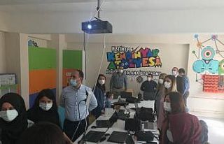 Altıntaş’ta robotik kodlama ve oyuncak tasarım...