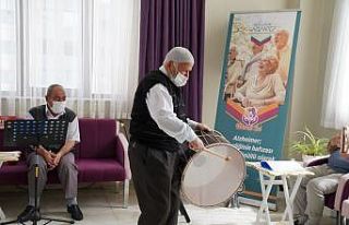 Alzaymır hastası ulu çınarlar, müzikli terapi...