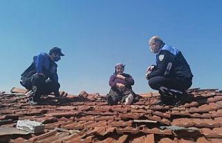 Alzaymır hastası yaşlı kadın çatıya çıkınca...