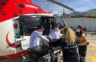 Ambulans helikopter hasta çocuk için havalandı