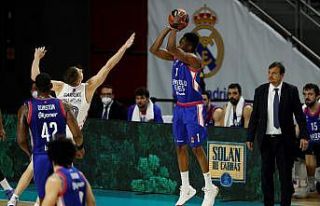 Anadolu Efes, Final Four biletini İstanbul’a bıraktı