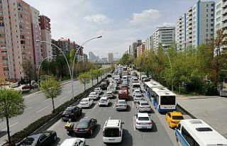 Ankara’da kapanmanın ilk gününde trafik kilitlendi