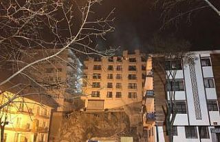 Ankara’da yıkılma tehlikesi bulunan Açelya Apartmanı’nın...