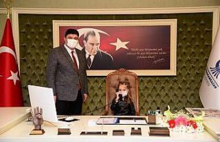 Ankaralı minik Hilal bir günlüğüne belediye başkanı...