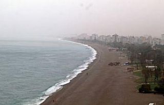 Antalya soğuk ve yağışlı havanın etkisi altına...