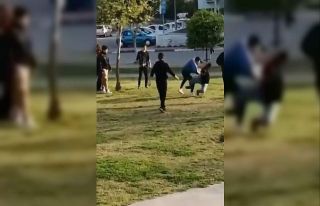 Antalya’da parkta tekmeli sopalı kavga