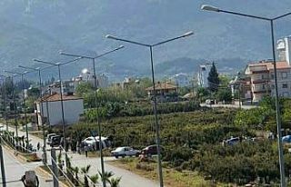 Antalya’da servis minibüsü ile otomobil çarpıştı:...