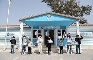 Antalya’nın çocuk su elçilerine matara hediye...