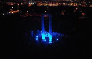 Apollon Tapınağı’nda otizm farkındalığına...