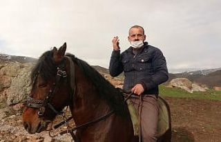 Ardahan’da Atlı telefon yolculuğu