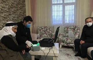 Ardahan’da hasta ve yaşlılara ’evde nüfus cüzdanı’...