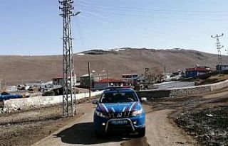 Ardahan’da jandarma anonslarla ’evde kalın’...