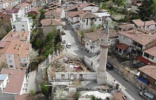 Asırlara, deprem ve heyelana direndi şimdi yalnız...