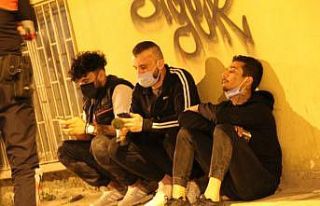 Asker kaçağı gençlerin akşam kaçamağı pahalıya...