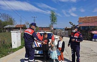 Atakum Jandarma çocukların bayramını kutladı