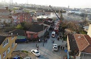 Ataşehir’de çatıları saran alevler, mahalleliyi...