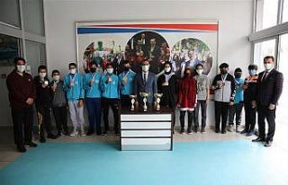 Attığını vuran sporcular şampiyon oldu