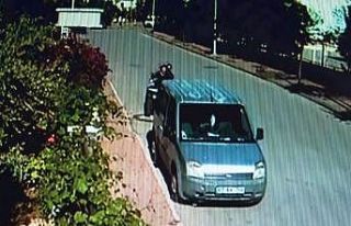 ATV sürücüsü park halindeki araca çarpıp camından...