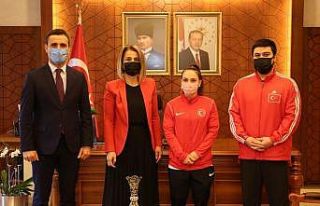 Avrupa Halter Şampiyonasında üçüncü olan Şaziye...