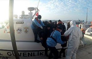 Ayvalık’ta 63 düzensiz göçmen kurtarıldı