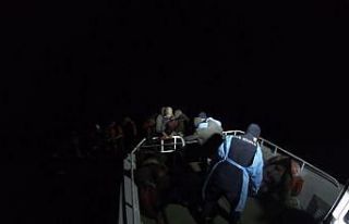 Ayvalık’ta Türk kara sularına itilen 38 düzensiz...