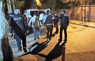 Baharatçının deposuna girmek isteyen 4 kişi tutuklandı