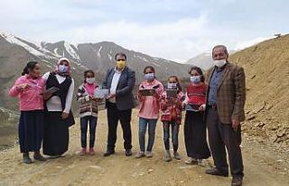 Bahçesaraylı öğrencilerin tablet sevinci