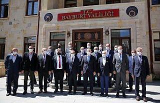 Bakan Karaismailoğlu, Bayburt Valiliği’ni ziyaret...