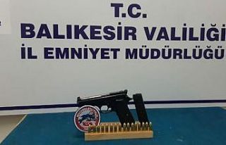 Balıkesir’de polis 14 aranan şahsı yakaladı