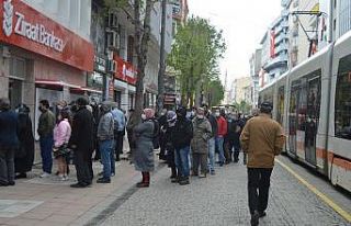 Bankalarda ‘kısıtlama kuyruğu’