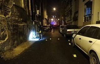 Barışmak için bir araya gelen iki aile arasında...