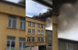 Başakşehir’de iş hanının çatı katında yangın