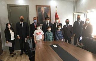 Başarılı öğrenciler ödüllendirildi