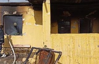 Başkale’de ev yangını