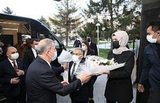 Başkan Büyükkılıç Bakan Akar ile Varank’ı...