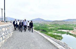 Başkan Çınar, millet bahçesi ve seyir terasını...
