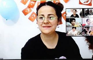 Başkan Doğan çocuklarla birlikte ahşap boyadı