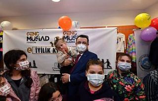 Başkan Genç, 23 Nisan öncesi çocukları sevindirdi