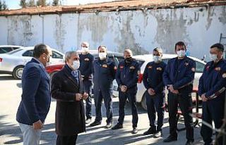 Başkan Işık, itfaiyeciler ve temizlik işçileriyle...