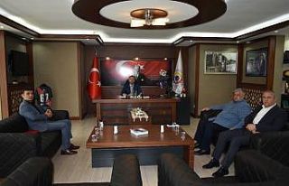 Başkan Keleş’e plaket takdimi