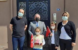 Başkan Öndeş, çocuklara ödüllerini takdim etti