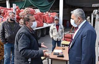 Başkan Sadıkoğlu sebze meyve komisyoncularının...