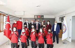 Başkan Söğüt, sporcuları uğurladı