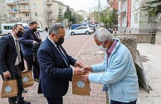 Başkan Yalçın’dan tatlı ikramı