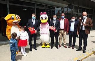 Başkan Yılmaz koltuğu çocuklara devretti